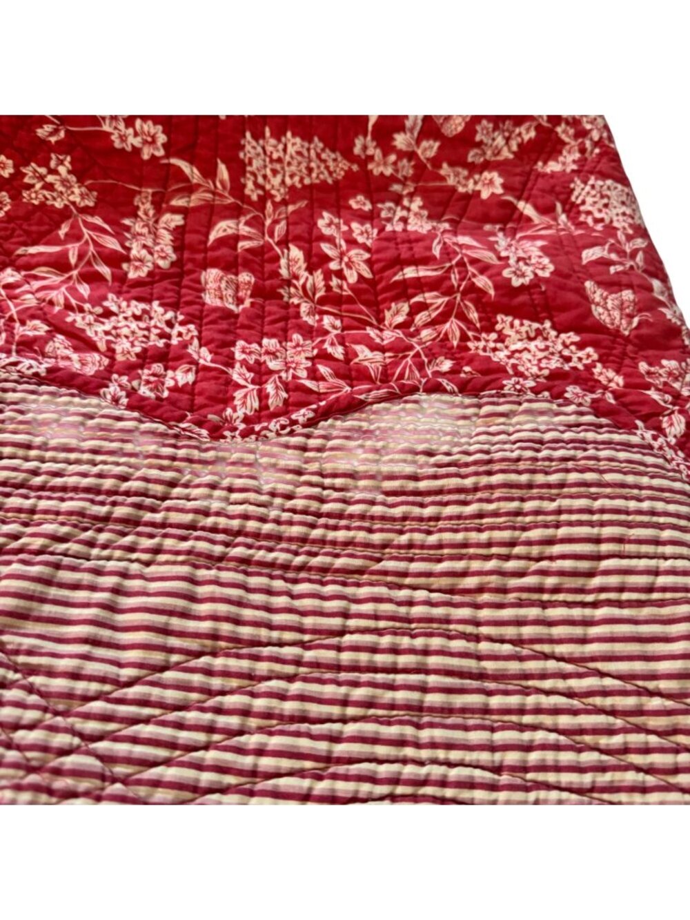 Pottery Barn Full/Queen Double-Sided Quilt Cottage 90s Scallop Hem Textured Flor